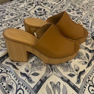Universal Thread shoes size 7.5